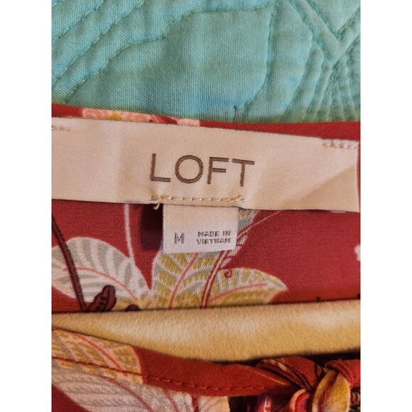 Loft Size Medium RedFloral Tie Neck Blouse Peplum Ruffle Hem Top Career Wear - Picture 2 of 7